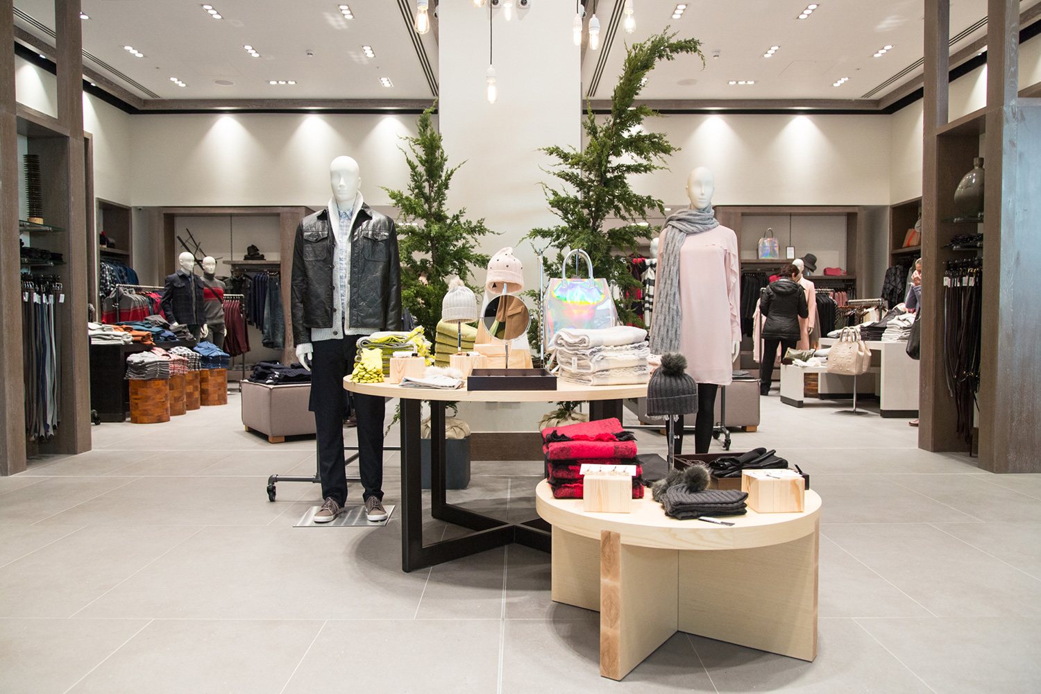 SFD Projects - Banana Republic store fit out - Straco ...